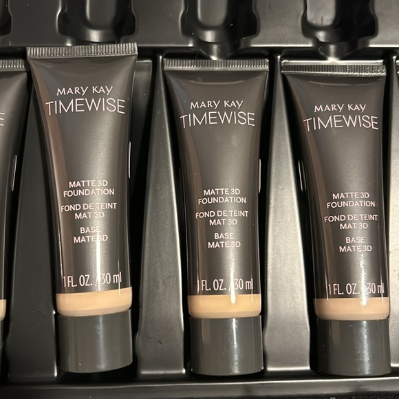 Foundation Makeup Consultant Supplies - Picture 5 of 6